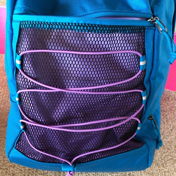 🎉‼️FLASH PARTY SALE‼️🎉HP 3/19🎉NWT Unisex Vans utility backpack. - Picture 8 of 14